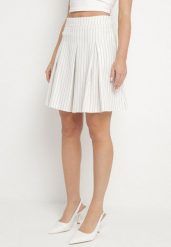 Biała Spódnica w Delikatne Paski o Rozkloszowanym Kroju z Plisami Redamara. Białe spódniczki damskie Born2be, l, bez wzorów, eleganckie, mini, plisowane. Za 59.99 zł.