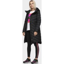 Płaszcz puchowy damski KUDP214 - głęboka czerń. Brązowe płaszcze damskie 4f, bez wzorów, z puchu. Za 349.99 zł.