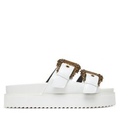 Klapki Versace Jeans Couture. Białe klapki damskie Versace Jeans Couture, bez wzorów, z jeansu, bez obcasa. Za 649.99 zł.
