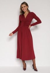Bordowa Marszczona Sukienka Taliowana z Wiskozą z Dekoltem V i Długim Rękawem Emirie. Czerwone sukienki damskie Born2be, na spotkanie biznesowe, l, bez wzorów, z wiskozy, bez kołnierzyka, bez ramiączek, maxi. Za 159.99 zł.