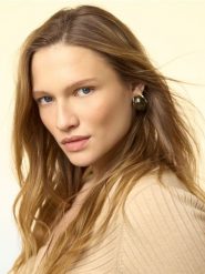 Kolczyki w kształcie łezki - jasny zielony. Zielone kolczyki damskie Reserved. Za 49.99 zł.