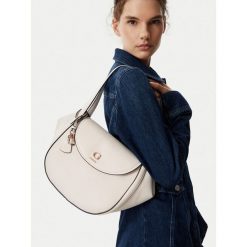 Torebka Guess. Białe torebki klasyczne damskie Guess, z aplikacjami, bez dodatków. Za 634.99 zł.
