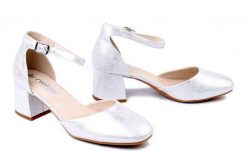 RIEKER 44762-90 silver/platinum, czółenka damskie. Szare czółenka damskie Rieker, bez wzorów, bez obcasa, na obcasie. Za 319.90 zł.