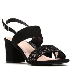 Sandały Clara Barson. Czarne sandały damskie Clara Barson, bez wzorów, bez obcasa, na słupku. Za 59.99 zł.
