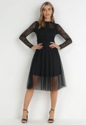 Czarna Sukienka Jynerris. Czarne sukienki damskie Born2be, m, z aplikacjami, z koronki, eleganckie, bez kołnierzyka, bez ramiączek, midi, rozkloszowane. W wyprzedaży za 119.99 zł.