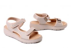 Azaleia 18833 Greice Soft Papete AS999 off white, sandały damskie. Białe sandały damskie Azaleia, bez wzorów, bez obcasa, na koturnie. Za 199.90 zł.