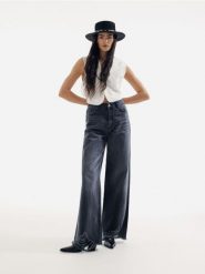 Kamizelka z haftem - złamana biel. Kamizelki damskie Reserved, l, z bawełny, krótkie. W wyprzedaży za 45.99 zł.