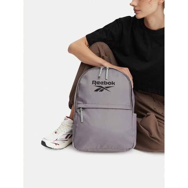Plecak Reebok. Szare plecaki damskie Reebok, bez wzorów, sportowe. Za 129.99 zł.