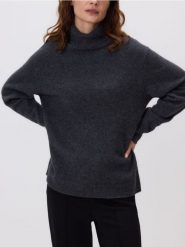 Wełniany sweter z kaszmirem - ciemnoszary. Szare swetry klasyczne damskie Reserved, l, z dzianiny, bez kołnierzyka. Za 299.99 zł.