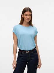 Vero Moda Koszulka w kolorze błękitnym rozmiar: S. Niebieskie bluzki damskie Vero Moda, s, bez wzorów, bez kołnierzyka, bez ramiączek. Za 57.06 zł.