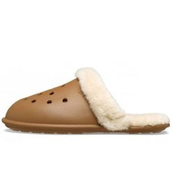 Kapcie Crocs CLASSIC FUZZ SCUFF SLIPPER 212143-2EY. Brązowe kapcie damskie Crocs, z futra. Za 258.91 zł.
