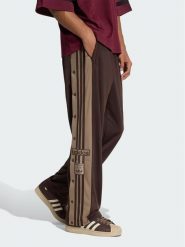 Adidas Spodnie dresowe Adibreak Classic KS7398 Brązowy ciemny Regular Fit. Brązowe spodnie dresowe męskie Adidas, bez wzorów, z dresówki. Za 328.99 zł.