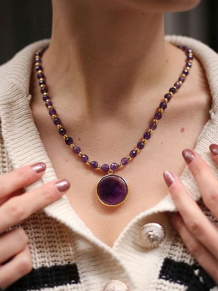 Pierres delicates Pozłacany naszyjnik z elementami ozdobnymi - dł. 50 cm rozmiar: onesize. Różowe naszyjniki damskie Pierres delicates, pozłacane. Za 126.15 zł.