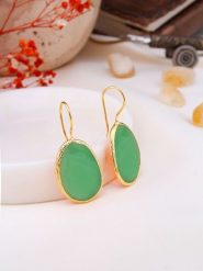 L'Atelier de Gaia Kolczyki z tygrysim okiem rozmiar: onesize. Zielone kolczyki damskie L'Atelier de Gaia, z mosiądzu, z zapięciem typu bigiel. Za 43.99 zł.