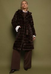 Brązowy Klasyczny Płaszcz Futerko z Wiązanym Paskiem Aranelle. Brązowe płaszcze damskie Born2be, m, bez wzorów, z futra, eleganckie. Za 419.99 zł.