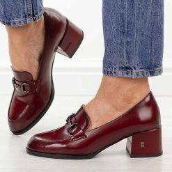 Bordowe skórzane mokasyny damskie na obcasie Vinceza 18116. Czerwone mokasyny damskie VINCEZA, ze skóry. Za 229.00 zł.