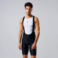 Kurtka kolarska Thermo Fleece wiatroszczelna i wodoodporna. Czarne szorty męskie ACELERA, bez wzorów, z jersey, sportowe. Za 189.99 zł.