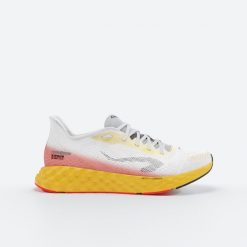 Buty do biegania męskie Kiprun KS900 Light. Białe obuwie do biegania damskie KIPRUN. Za 399.99 zł.