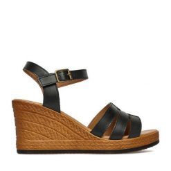 Sandały Lasocki. Czarne sandały damskie Lasocki, bez wzorów, bez obcasa, na koturnie. Za 199.99 zł.