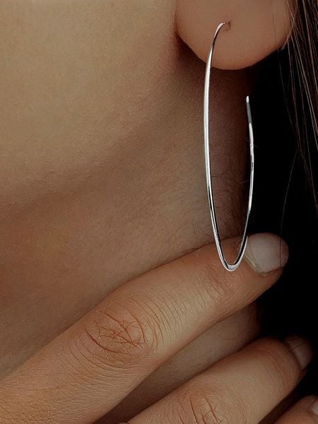 Les Petites Précieuses Srebrne kolczyki-półkreole rozmiar: onesize. Szare kolczyki damskie Les Petites Précieuses, srebrne. Za 104.39 zł.