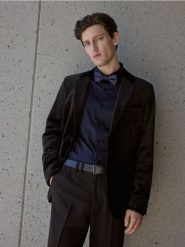 Marynarka slim fit - czarny. Czarne marynarki męskie Reserved, bez wzorów, z tkaniny. Za 299.99 zł.