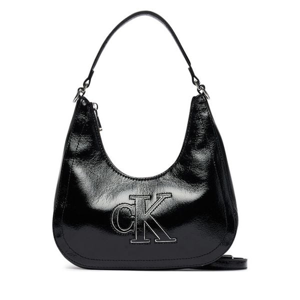 Torebka Calvin Klein. Czarne torebki klasyczne damskie CALVIN KLEIN, bez wzorów, bez dodatków. Za 409.99 zł.