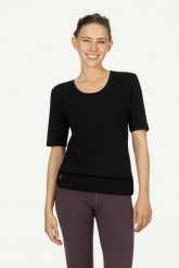 T-shirt damski Urban Goddess Kami. Czarne t-shirty damskie URBAN GODDESS, l, bez wzorów, z bawełny, bez kołnierzyka. Za 258.50 zł.