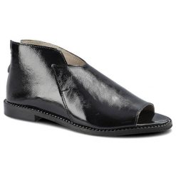 Sandaly damskie Dwunasty Shoes, ze skórzaną lakierowaną cholewką otwartym noskiem bocznymi wycięciami i niską podeszwą, czarne naplak, 3021. Czarne sandały damskie Dwunasty Shoes, bez wzorów, z lakierowanej skóry, bez obcasa, na płaskiej podeszwie. Za 229.00 zł.