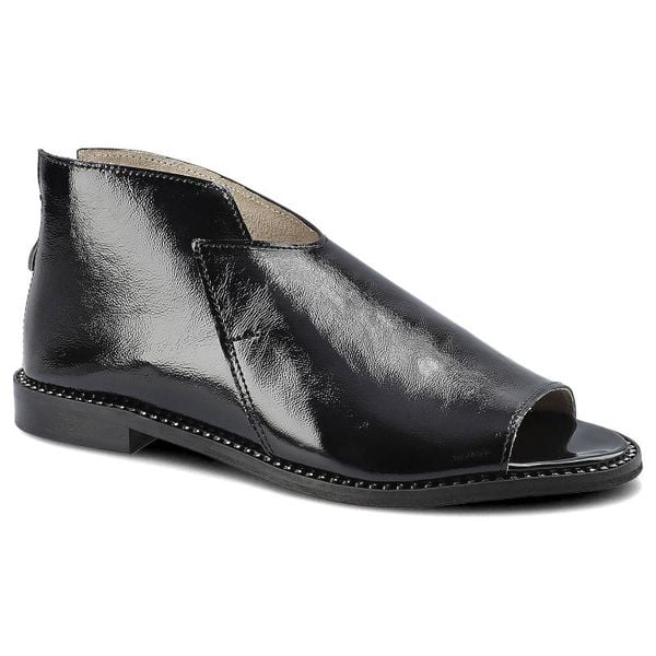 Sandaly damskie Dwunasty Shoes, ze skórzaną lakierowaną cholewką otwartym noskiem bocznymi wycięciami i niską podeszwą, czarne naplak, 3021. Czarne sandały damskie Dwunasty Shoes, bez wzorów, z lakierowanej skóry, bez obcasa, na płaskiej podeszwie. Za 229.00 zł.