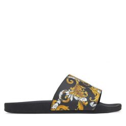 Klapki Versace Jeans Couture. Czarne klapki damskie Versace Jeans Couture, bez wzorów, z jeansu, bez obcasa. Za 219.99 zł.