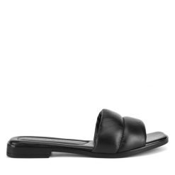 Klapki Lasocki. Czarne klapki damskie Lasocki, bez wzorów, bez obcasa. Za 89.99 zł.