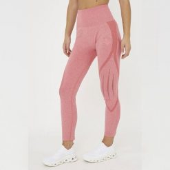 Legginsy fitness damskie leslie ciemnoróżowe. Czerwone legginsy damskie Legea, bez wzorów, z elastanu, z podwyższonym stanem, na fitness i siłownię. W wyprzedaży za 97.00 zł.