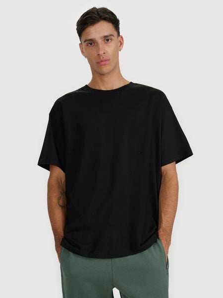 4F T-shirt oversize z nadrukiem męski - czarny L. Czarne t-shirty męskie 4f, l, bez wzorów, z bawełny, bez kołnierzyka. W wyprzedaży za 59.99 zł.