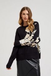 Wzorzysty sweter o luźnym fasonie czarny. Czarne swetry klasyczne damskie MOODO, l, z elastanu, bez kołnierzyka. W wyprzedaży za 59.99 zł.