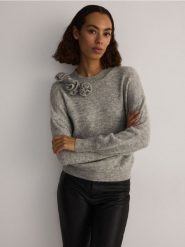 Sweter z domieszką wełny - jasnoszary. Szare swetry klasyczne damskie Reserved, l, z dzianiny, bez kołnierzyka. W wyprzedaży za 79.99 zł.