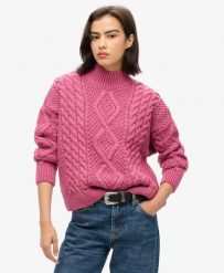 Superdry Sweter Polo z Splotem Aran – Papaya Pink. Czerwone swetry męskie Superdry., z aplikacjami, z materiału, bez kołnierzyka. Za 384.00 zł.