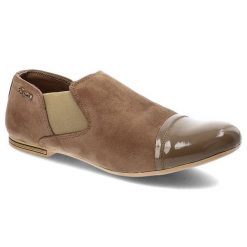 Beżowe Półbuty Karino Damskie Stylowe Obuwie. Brązowe półbuty damskie Karino, bez wzorów, z lakierowanej skóry, eleganckie, bez obcasa, na płaskiej podeszwie. Za 189.00 zł.