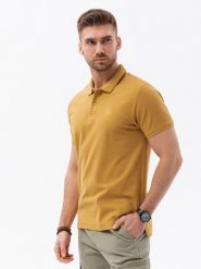 Koszulka męska polo z dzianiny pique - musztardowy V8 - Rozmiar: M. Żółte koszulki polo męskie Ombre Clothing, m, bez wzorów, z bawełny, bez ramiączek. W wyprzedaży za 19.99 zł.