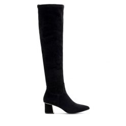Kozaki Lasocki. Czarne kozaki damskie Lasocki, bez obcasa, na słupku. Za 299.99 zł.