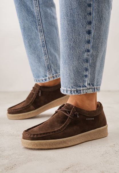 Brązowe Zamszowe Półbuty ze Skórzaną Wkładką i Ozdobnymi Przeszyciami Olenos. Brązowe półbuty damskie Born2be, bez wzorów, z dresówki, bez obcasa. Za 189.99 zł.