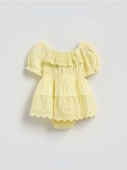 Bawełniana sukienka z falbaną - jasnożółty. Żółte sukienki dziewczęce Reserved, bez wzorów, z bawełny, bez ramiączek. Za 65.99 zł.