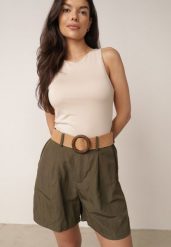 Zielone Szorty Casual z Wiskozą Wysokim Stanem i Plecionym Paskiem Evena. Zielone szorty damskie Born2be, bez wzorów, z tkaniny, casualowe, z podwyższonym stanem. Za 89.99 zł.