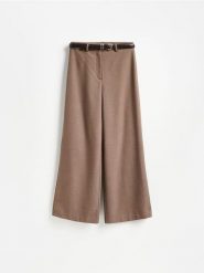 Spodnie wide leg z paskiem - wielobarwny. Spodnie materiałowe damskie Reserved, bez wzorów, z tkaniny. Za 139.99 zł.