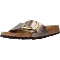 Klapki damskie Birkenstock Madrid Big Buckle. Brązowe klapki damskie Birkenstock, bez wzorów, z materiału, bez obcasa. Za 596.70 zł.