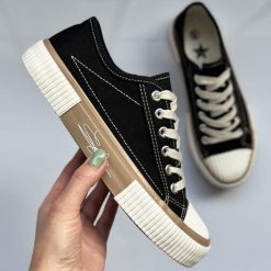 Czarne trampki damskie Super Star 525-c4. Czarne trampki i tenisówki damskie Suzana, bez wzorów, z tkaniny. Za 109.00 zł.
