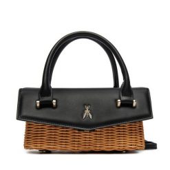 Torebka Patrizia Pepe. Czarne torebki klasyczne damskie Patrizia Pepe, bez wzorów, bez dodatków. Za 849.99 zł.