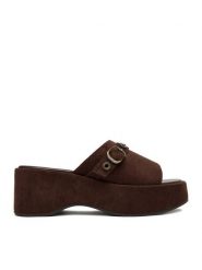 Guess Jeans Klapki CEO-HY20091-1 Brązowy. Brązowe klapki damskie Guess Jeans, z aplikacjami, z jeansu, bez obcasa. Za 249.99 zł.