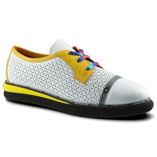 Półbuty damskie Lanqier, wykonane z materiału o gładkiej powierzchni z drobną perforacją z kontrastowymi elementami przy sznurowaniu, białe, 46C2338. Białe półbuty damskie Lanqier, bez wzorów, ze skóry, bez obcasa. Za 269.00 zł.