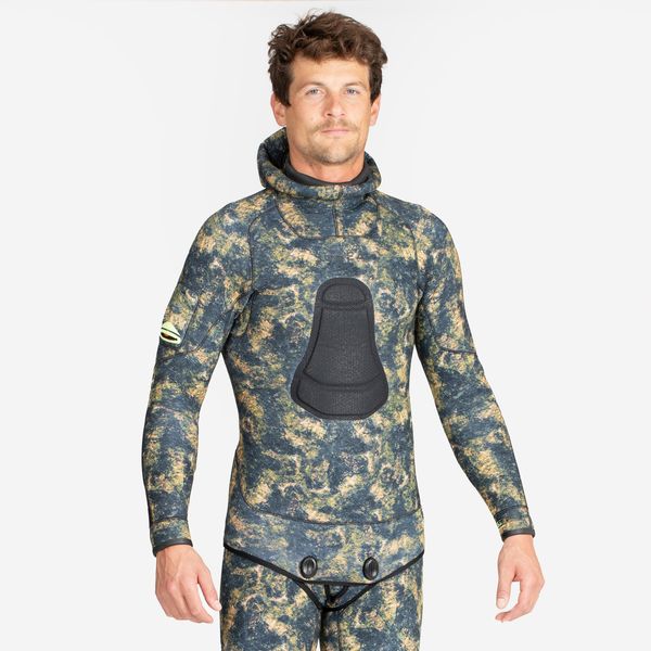Kurtka do łowiectwa podwodnego męska Subea SPF 900+ camo z neoprenu 5 mm. Zielone kurtki męskie Decathlon, l, bez wzorów, z elastanu, sportowe, bez kaptura. Za 679.99 zł.