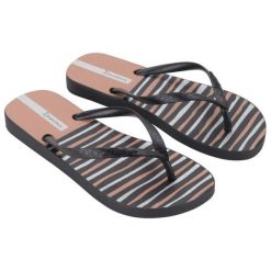 Japonki Ipanema Classic Happy Xii Fem 83582 AW917 czarne. Czarne klapki damskie bez wzorów, z materiału, bez obcasa. Za 129.90 zł.